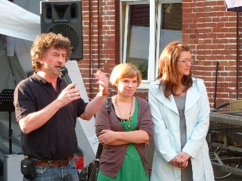 Julia und Laura werden als &uuml;bersetzer begr&uuml;&szlig;t
