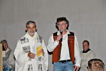 W&auml;hrend des Gottesdienstes (von links: Mikel Burgos und Martin Fey