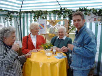 Familientreff im Stehcaf&eacute;
