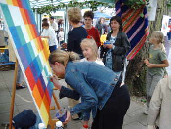Die letzten Quadrate werden gemalt