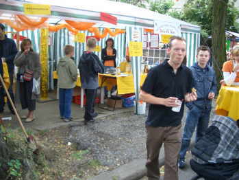 Der Stand zum fair gehandelten Orangensaft