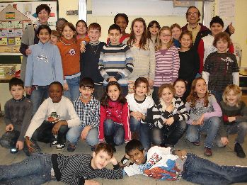 Klassenfoto mit Padre Koldo