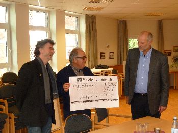 &Uuml;berreichung eines Schecks in H&ouml;he von 10.000,- Euro