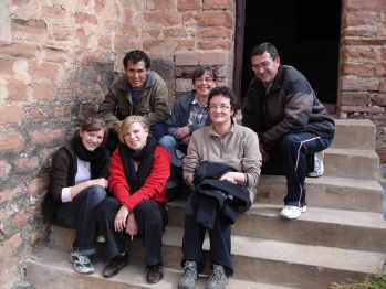 von links nach rechts: Laura, Ramiro, Julia, Ele, Doro, Padre Carlos